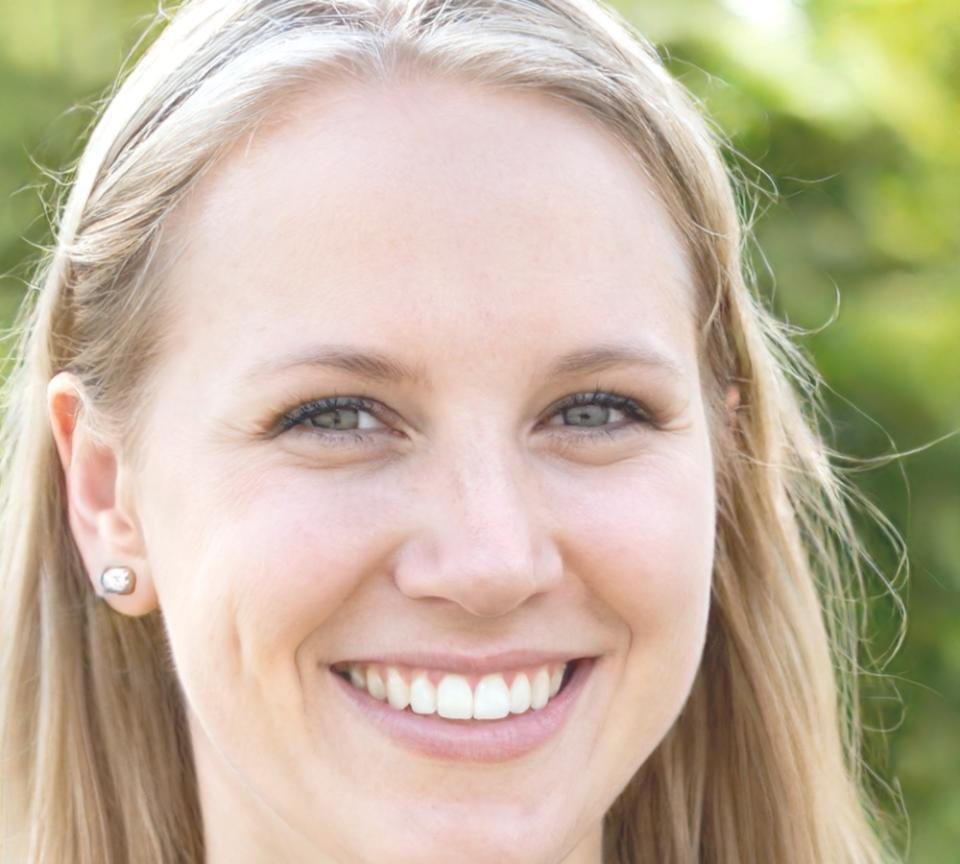 Elena Ramires, Senior Financial Analyst
